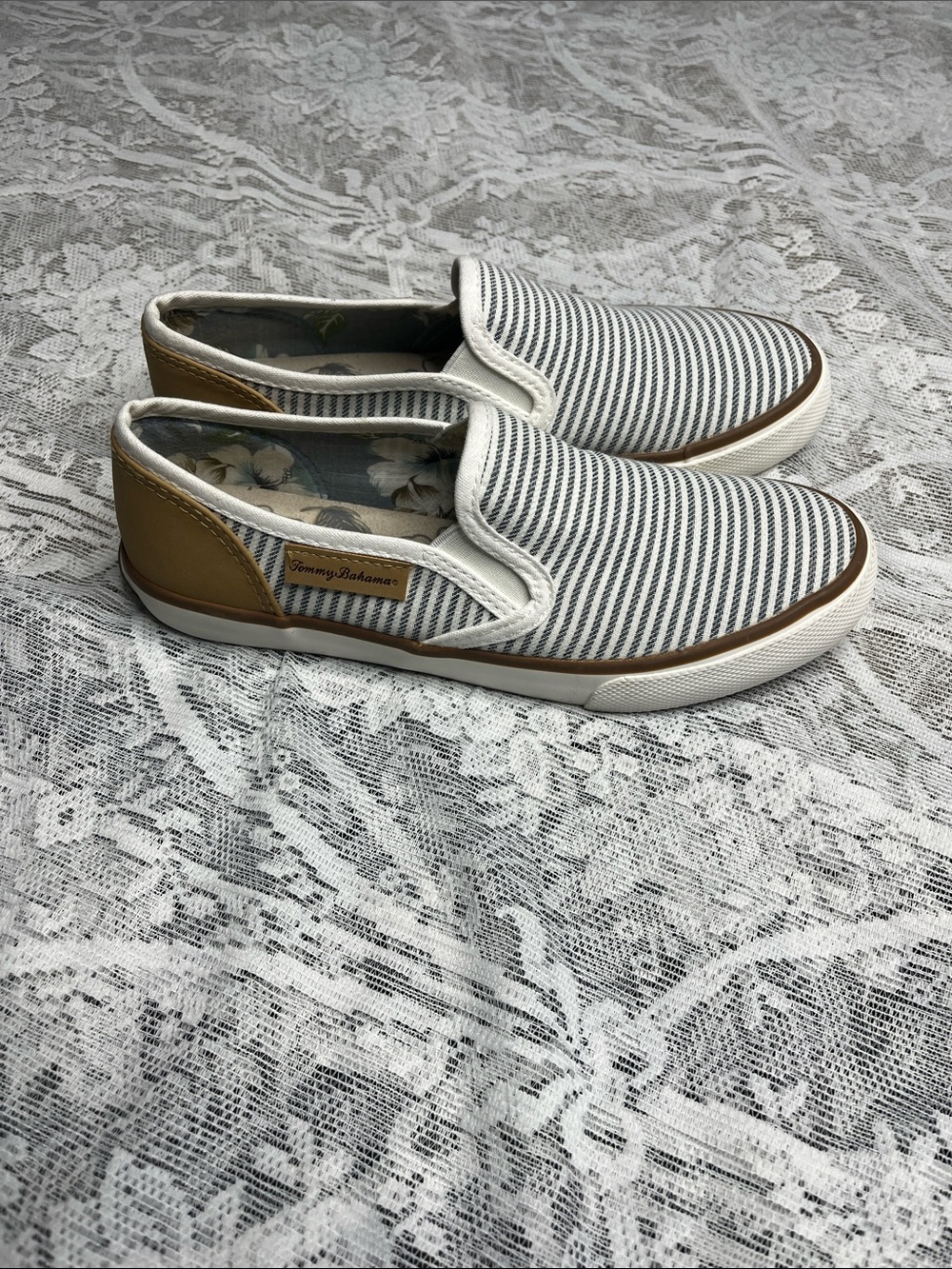 Tommy Bahama Slip On Shoes Women’s 6.5 Striped Canvas Casual Comfort Loafers